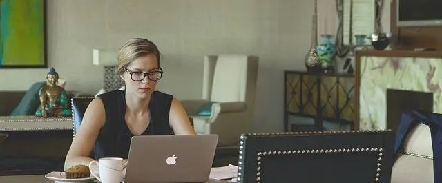 
          Working as a researcher in a company vs university: Social Sciences
  