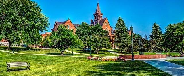 
          Important Factors When Choosing a Graduate Program
  