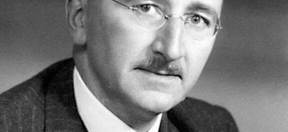 
          Austrian Economics: Historical Contributions and Modern Warnings
  